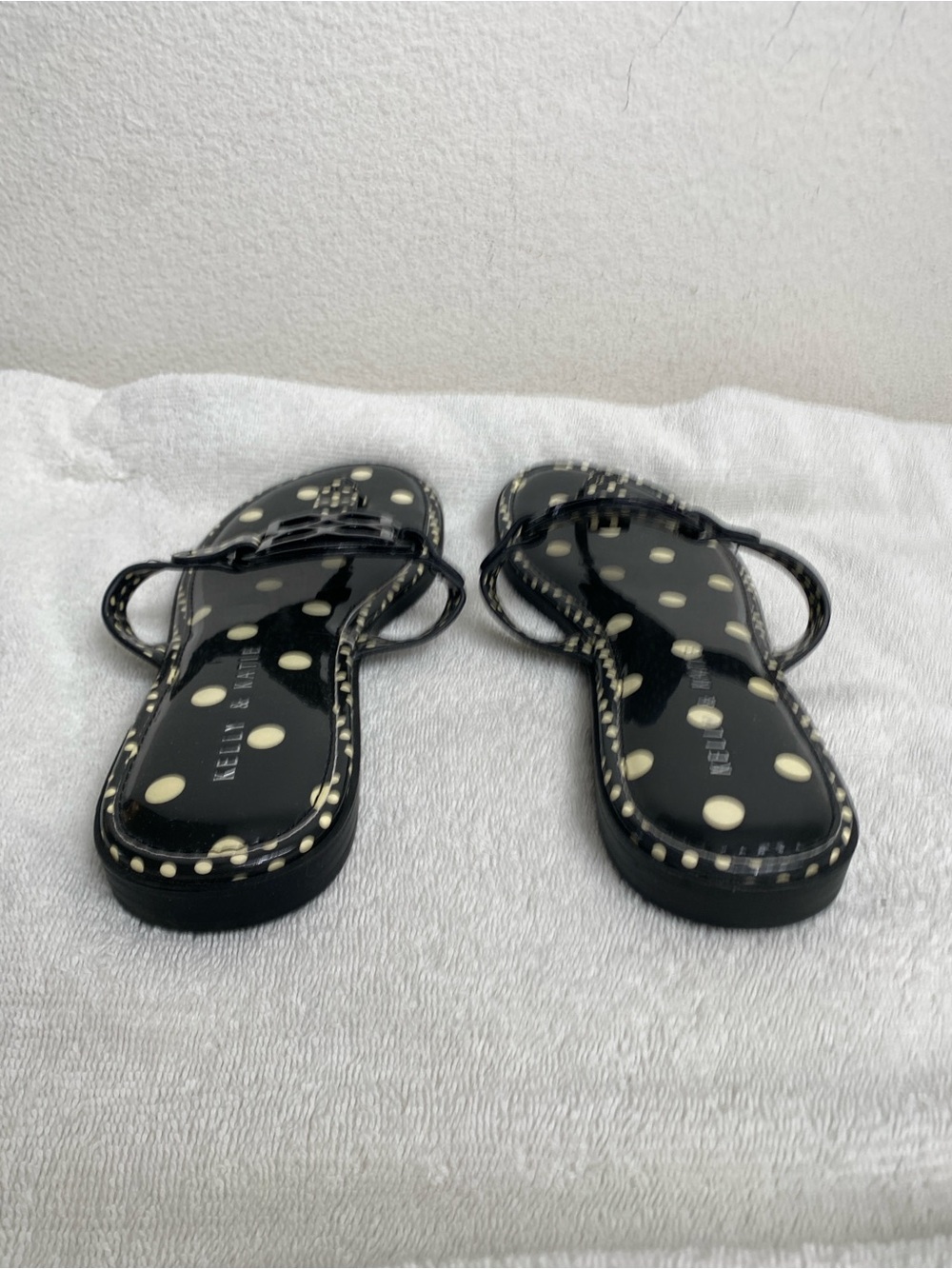 Kelly & Katie Women's Black Cream Polka Dot Faux Patent Leather Sandal Size 9.5 - Picture 5 of 12